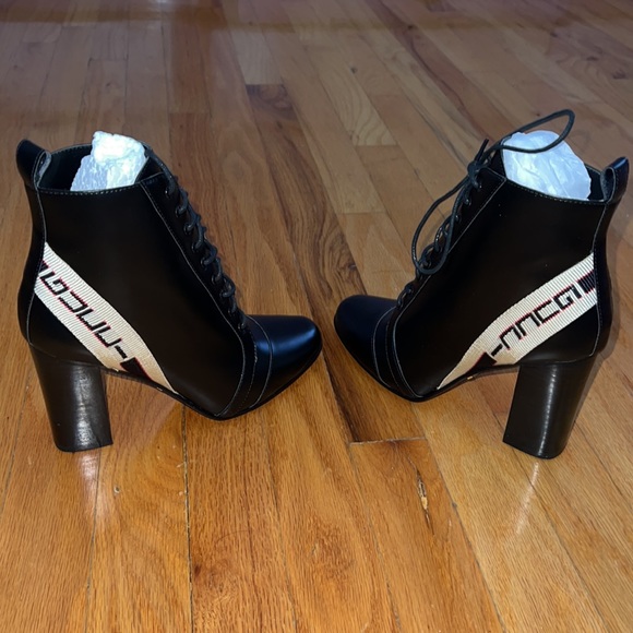 Boots - Picture 5 of 6